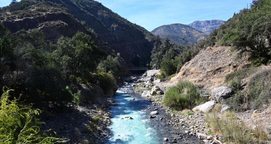 De cloaca a corredor verde: el renacimiento del Mapocho, el r&iacute;o que ba&ntilde;a a Santiago