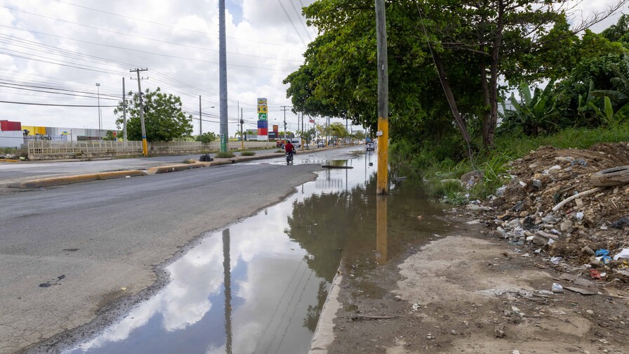 Residentes de Doña Idalia denuncian basura y peligro vial por la avenida Charles de Gaulle Residentes de Doña Idalia denuncian basura y peligro vial por la avenida Charles de Gaulle