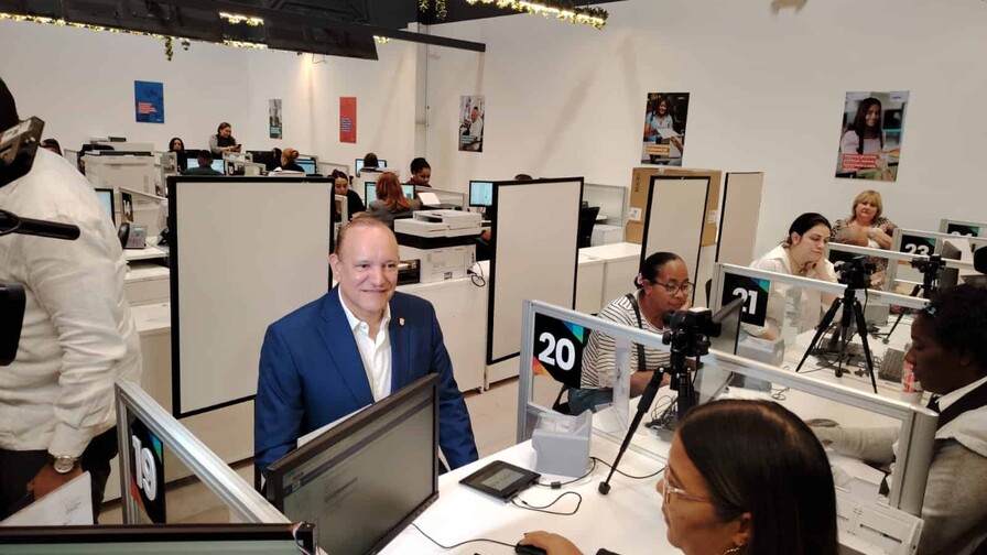 Santiago inicia emisión del pasaporte electrónico en Punto GOB Santiago inicia emisión del pasaporte electrónico en Punto GOB
