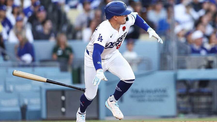 Dodgers activan a Kike Hernández y ponen en la cuerda floja a Santiago Espinal Dodgers activan a Kike Hernández y ponen en la cuerda floja a Santiago Espinal