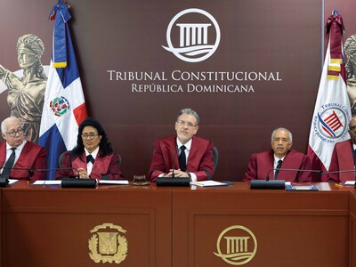 Ordenan pagar millones a los diplomáticos destituidos en 2020