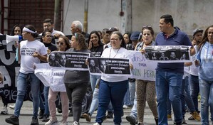 Familias exigen a Delcy Rodr&iacute;guez liberar a presas pol&iacute;ticas en protesta frente a c&aacute;rcel