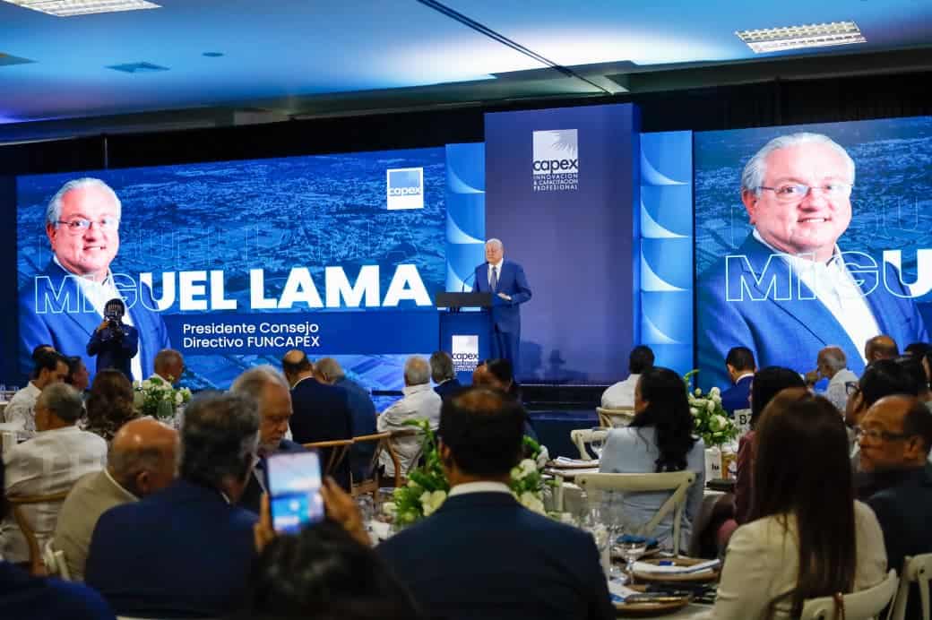 El empresario Frank Rainieri durante su participación como orador invitado en el almuerzo empresarial “Construyendo Futuro Desde la Visión Empresarial”, organizado por Capex
