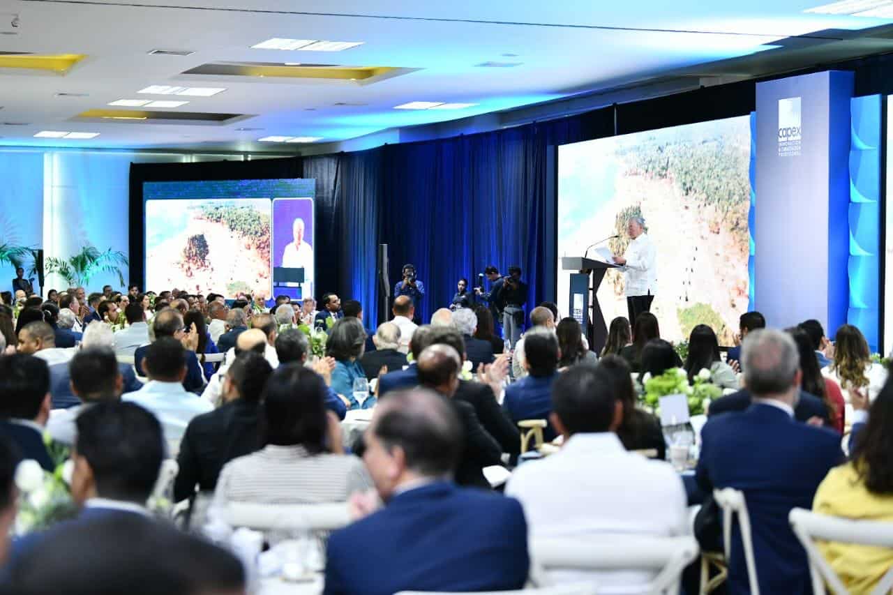 El empresario Frank Rainieri durante su participación como orador invitado en el almuerzo empresarial “Construyendo Futuro Desde la Visión Empresarial”, organizado por Capex