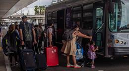 A d&iacute;as del Mundial, el aeropuerto de Los &Aacute;ngeles es un calvario para turistas