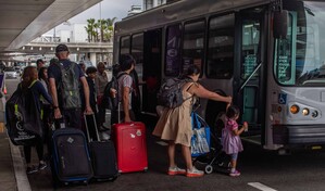 A d&iacute;as del Mundial, el aeropuerto de Los &Aacute;ngeles es un calvario para turistas