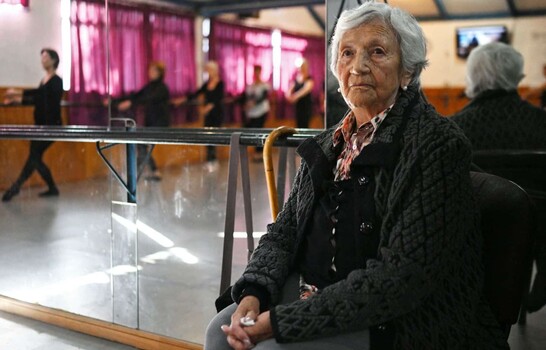 Una chilena desaf&iacute;a sus 100 a&ntilde;os con la cadencia del ballet
