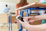 Uso de celulares durante recreos quedará bajo decisión de cada centro educativo en nivel secundario Uso de celulares durante recreos quedará bajo decisión de cada centro educativo en nivel secundario