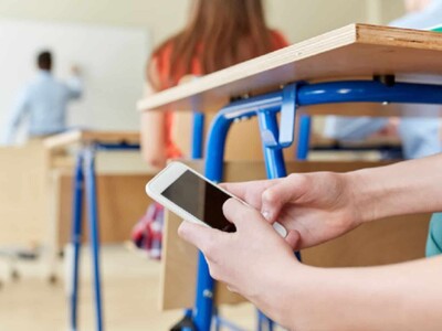 Escuelas decidirán si permiten uso de celulares durante recreo