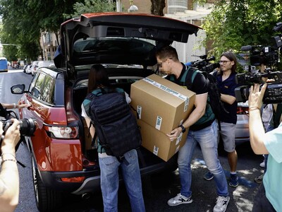 Guardia Civil acude a la sede del PSOE para investigar presuntos pa