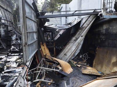 Incendio consume tapicería en la avenida República de Colombia