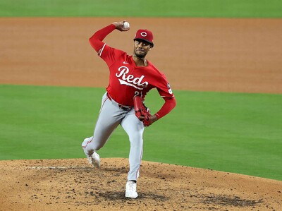MLB: Hunter Greene tira su primera sesión luego de operación de codo