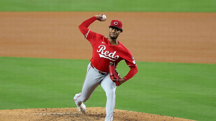 Hunter Greene tira su primera sesión luego de la operación de codo Hunter Greene tira su primera sesión luego de la operación de codo