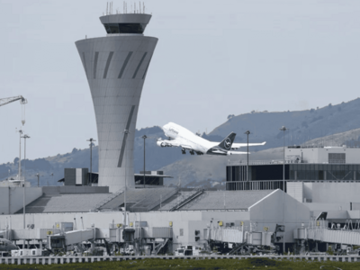 Trump medita bloquear entrada de extranjeros en aeropuertos