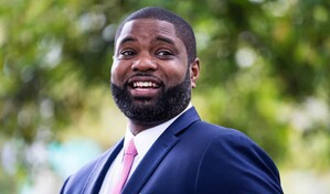 Byron Donalds, respaldado por Trump, busca hacer historia como el primer gobernador negro de Florida