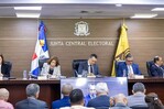 Voceros partidarios ven necesaria una nueva revisión del reglamento de JCE que prohíbe las encuestas Voceros partidarios ven necesaria una nueva revisión del reglamento de JCE que prohíbe las encuestas