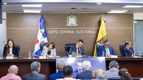 Voceros partidarios ven necesaria una nueva revisi&oacute;n del reglamento de JCE que proh&iacute;be las encuestas