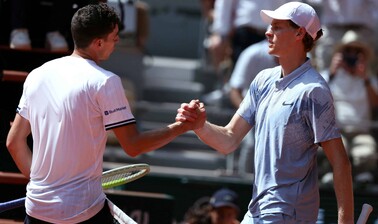 El argentino Juan Manuel Cer&uacute;ndolo elimina de Roland Garros a Jannik Sinner