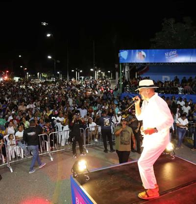 Artistas dominicanos se unen en conciertos para homenajear a las madres en el sur
