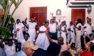 Los congos de Villa Mella llevan su espiritualidad al Centro Cultural Banreservas