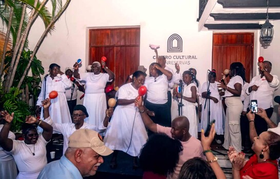 Los congos de Villa Mella llevan su espiritualidad al Centro Cultural Banreservas