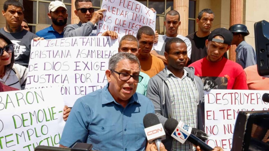 Denuncian destrucción y profanación de templo evangélico en municipio de Santiago Denuncian destrucción y profanación de templo evangélico en municipio de Santiago