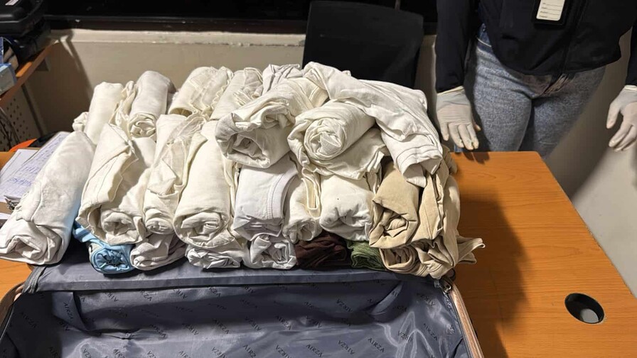 Arrestan colombiana en el AILA con 49 prendas impregnadas de presunta cocaína Arrestan colombiana en el AILA con 49 prendas impregnadas de presunta cocaína