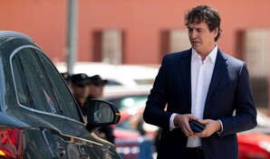 El hermano de Pedro S&aacute;nchez se sienta en el banquillo en Espa&ntilde;a por tr&aacute;fico de influencias