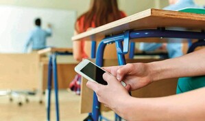 Educaci&oacute;n regula el uso de los celulares en centros educativos p&uacute;blicos y privados