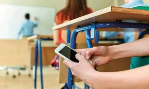 Educaci&oacute;n regula el uso de los celulares en centros educativos p&uacute;blicos y privados