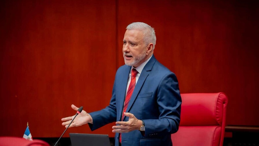 ¿Qué pasará con la curul del senador Antonio Taveras tras su renuncia del PRM? ¿Qué pasará con la curul del senador Antonio Taveras tras su renuncia del PRM?