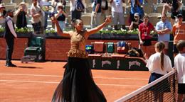 Naomi Osaka convierte Roland Garros en una pasarela de alta costura
