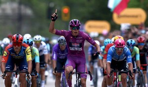 El franc&eacute;s Paul Magnier se impone en el esprint de la etapa 18 del Giro de Italia