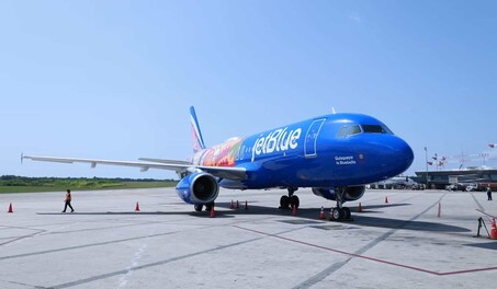 Ca&iacute;da de bonos de JetBlue genera dudas sobre su recuperaci&oacute;n financiera