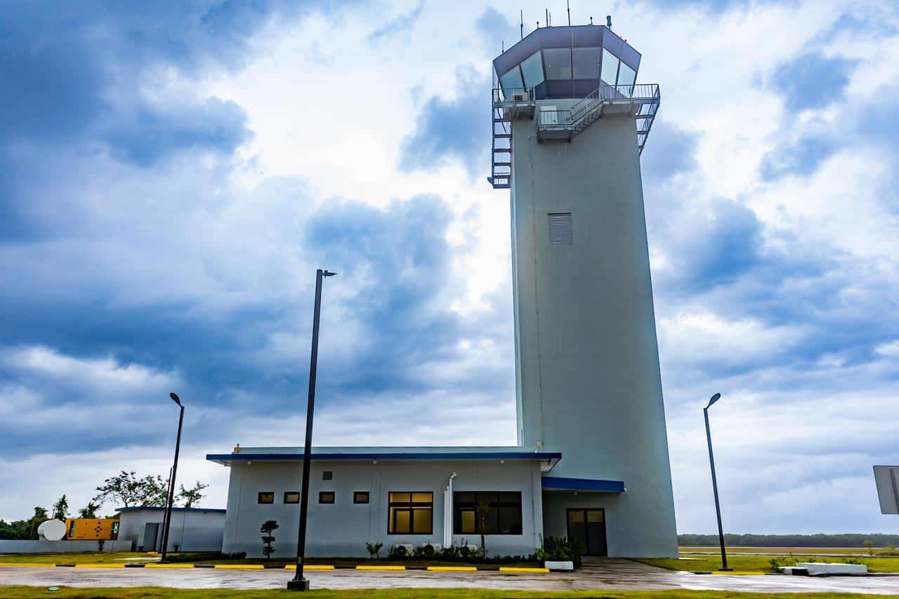 Imágenes de la nueva torre de control de la Base Aérea de San Isidro.