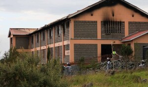 Ocho estudiantes detenidas por incendio voluntario que mat&oacute; a 16 ni&ntilde;as en un internado de Kenia