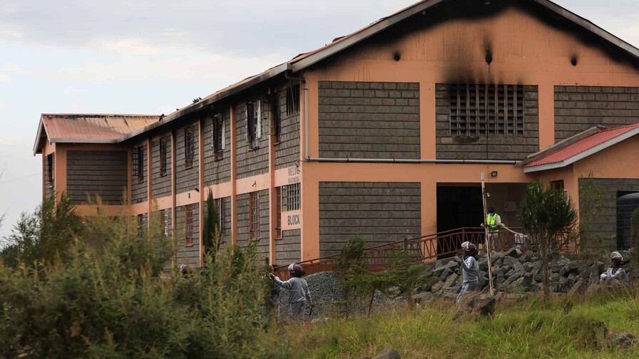 Ocho estudiantes detenidas por incendio voluntario que mat&oacute; a 16 ni&ntilde;as en un internado de Kenia