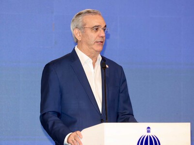 Presidente Abinader promulga ley para plan fiscal