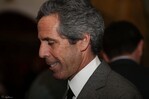 Hombre de Florida parecido a Jeffrey Epstein busca ser alcalde de Palm Beach