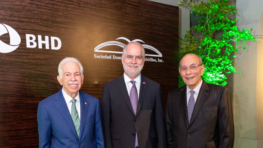 Bibli&oacute;filos y Banco BHD ponen a circular tres libros fundamentales de historia dominicana