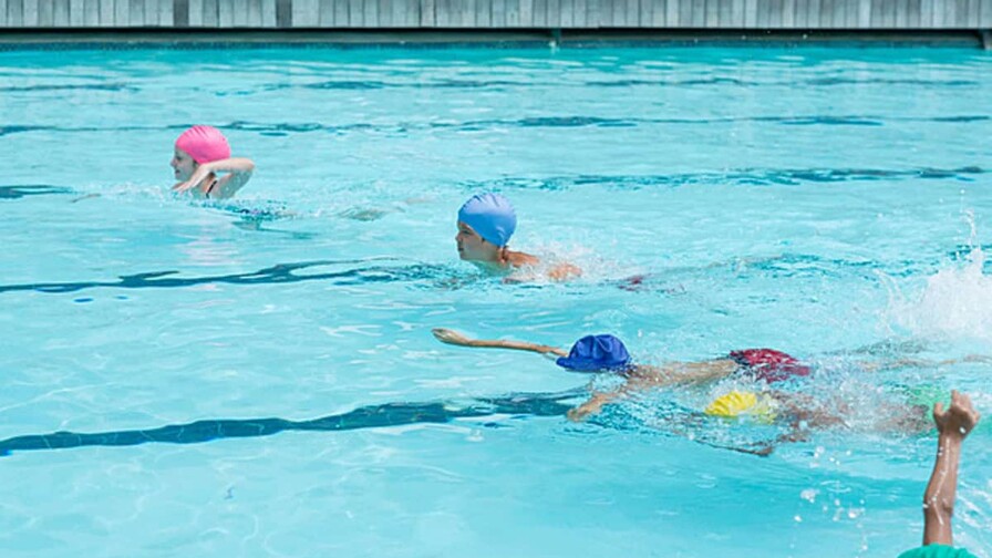 Profesora mexicana en Florida crea clases de natación para niños con autismo Profesora mexicana en Florida crea clases de natación para niños con autismo