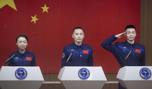 Los astronautas de la misi&oacute;n china Shenzhou-21 vuelven a la Tierra tras 210 d&iacute;as en &oacute;rbita