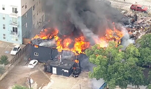 Explosi&oacute;n e incendio en edificio de apartamentos en Dallas deja tres muertos, incluido un ni&ntilde;o