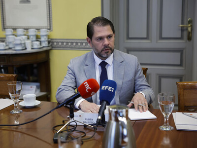 "Marco Rubio tiene obsesión con Cuba", denuncia Rubén Gallego