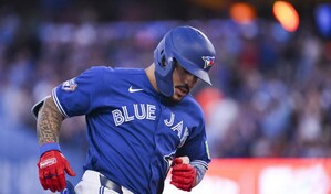 Los Azulejos vencen a los Orioles con boleto con las bases llenas