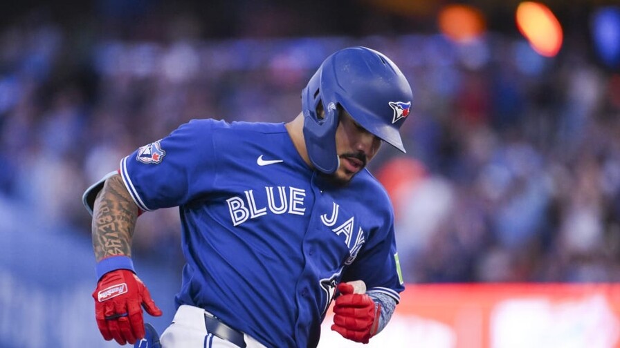 Los Azulejos vencen a los Orioles con boleto con las bases llenas Los Azulejos vencen a los Orioles con boleto con las bases llenas