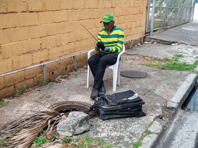 Mosquitos y basura se acumulan en calle de Bella Vista