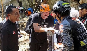Rescatan a uno de los mineros atrapados desde hace nueve d&iacute;as en una cueva de Laos