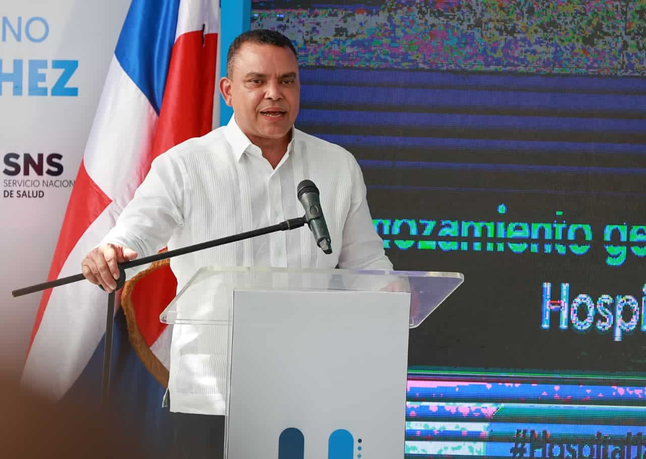 El director del Servicio Nacional de Salud (SNS), Julio Landrón.