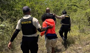 Arrestan a dos hombres y ocupan coca&iacute;na, marihuana y m&aacute;s de 150 dosis de crack en Boca Chica
